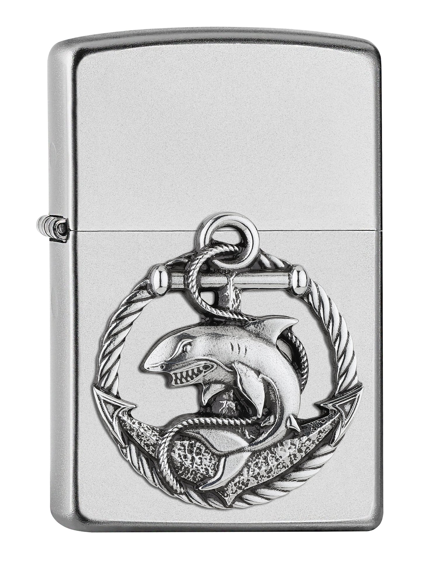 Frontansicht 3/4 Winkel Zippo Feuerzeug Satin Chrome Emblem mit Hai und Anker