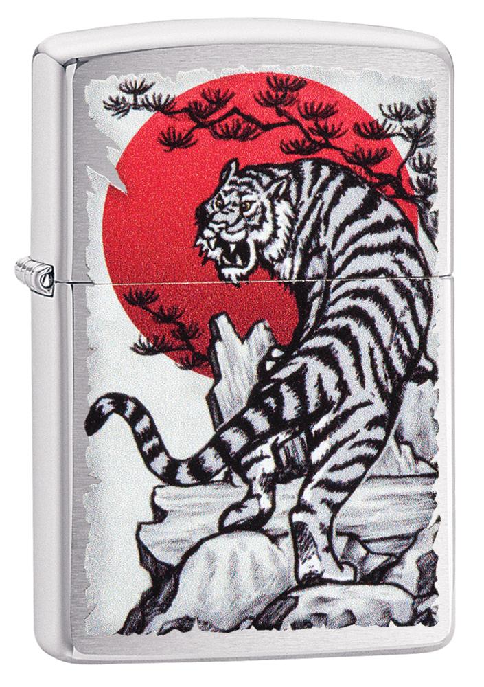 Frontansicht 3/4 Winkel Zippo Feuerzeug chrom  mit asiatischem Tiger vor roter Sonne