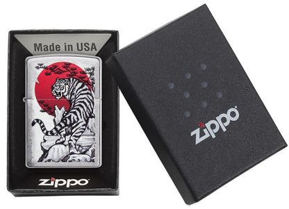 Zippo Feuerzeug chrom mit asiatischem Tiger vor roter Sonne in offener Box